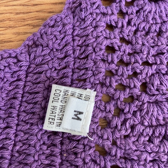 Crocheted cropped beach top in size M - Picture 4 of 4